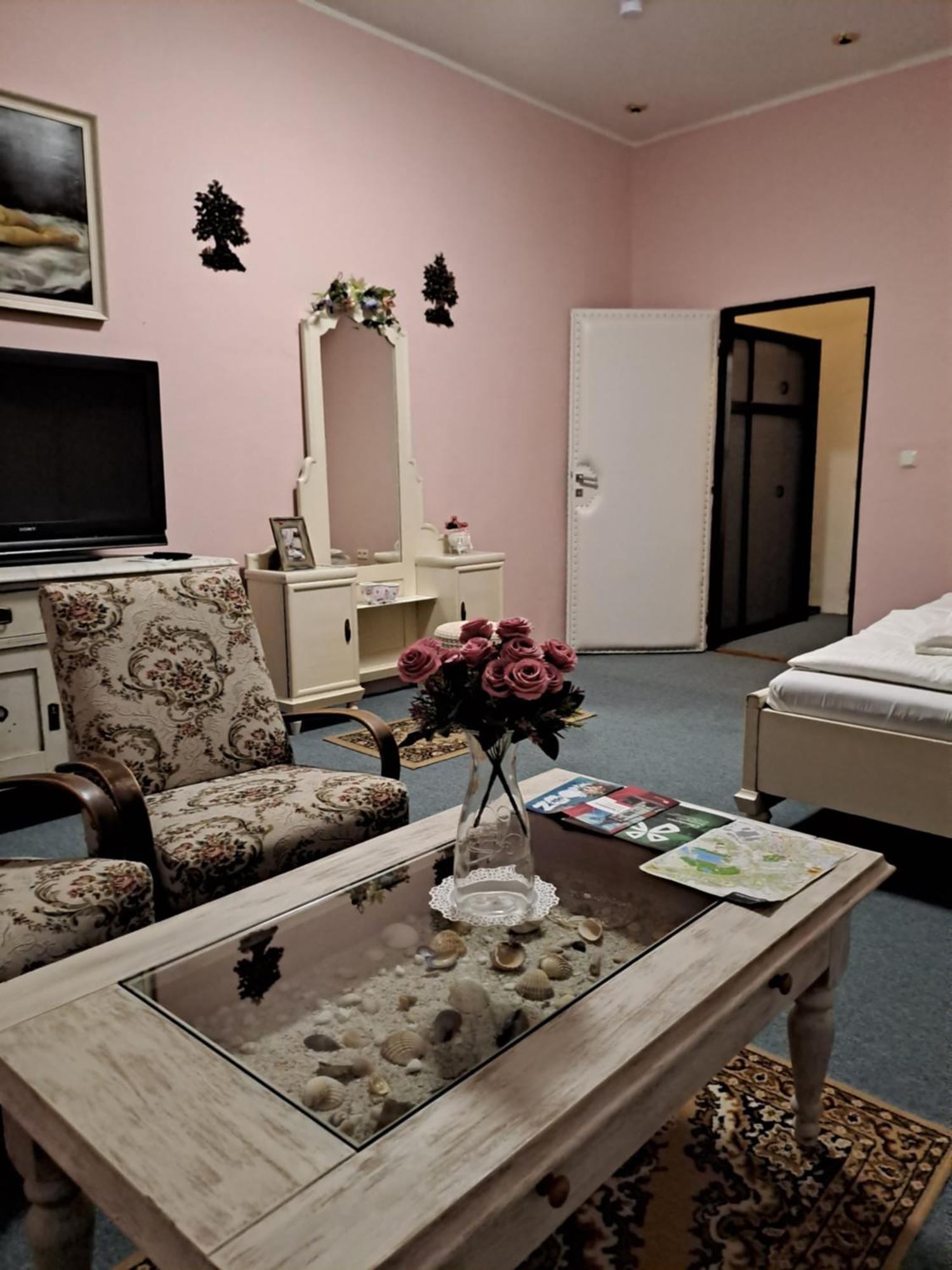 Hotel Kamenny Vrch Chomutov Room photo